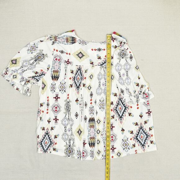 NEW Cato Women Blouse Top V Neck Paisley Short Sleeve Polyester White Size 26/28 - Picture 6 of 8